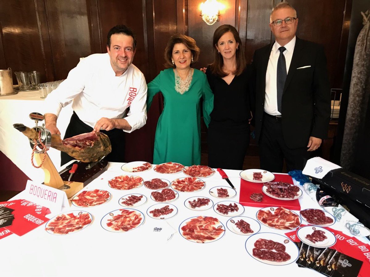 PiliMiliPR's tweet photo. 130th Annual  general meeting at Merchant Taylor's Hall @BoqueriaTapas @CodorniuUK @SpainChamberGB @nicolasyvalero https://t.co/Isde4kIbf0