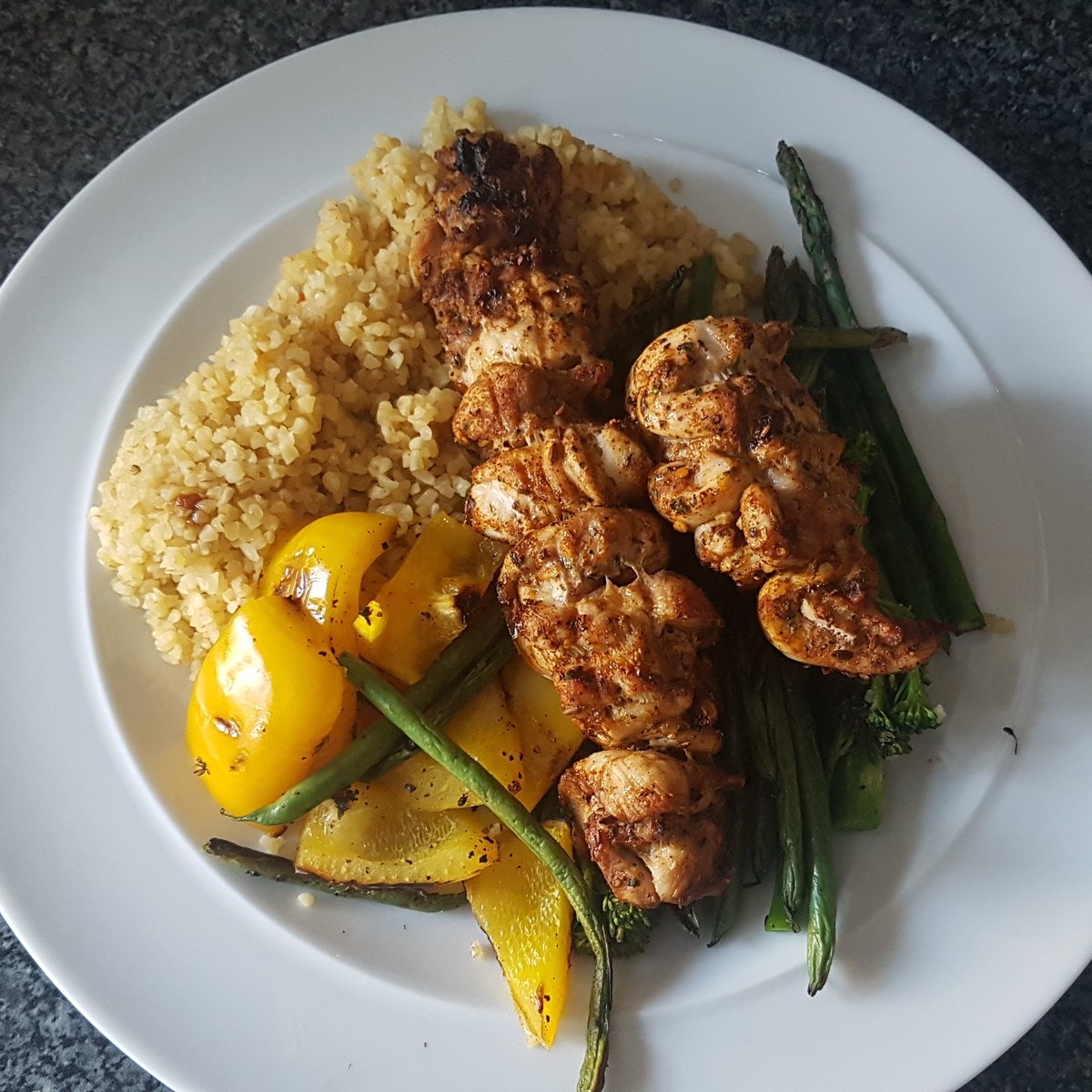 mrsallencooks's tweet photo. Another day, another #chicken #kebab
Served with #chargrilled #veg
#mrsallencooks #foodie #foodinspiration #foodblogger https://t.co/OzTwwSG6pc