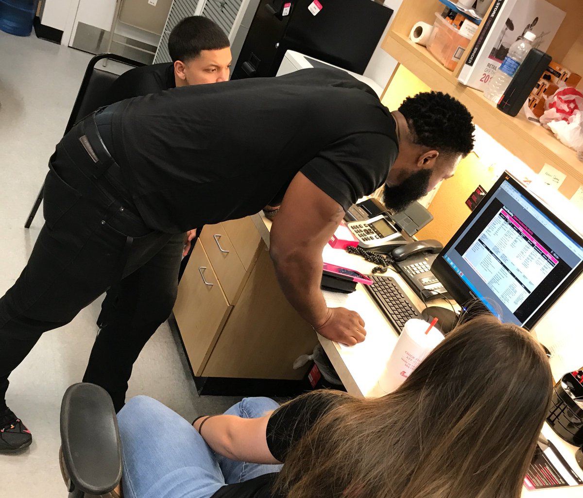 NoWayJoseV's tweet photo. Remo WorkShop!! #HowDFWOKdoesit #RemoNation @clynnsouthdfw @jstn692 https://t.co/JP11uctxaz