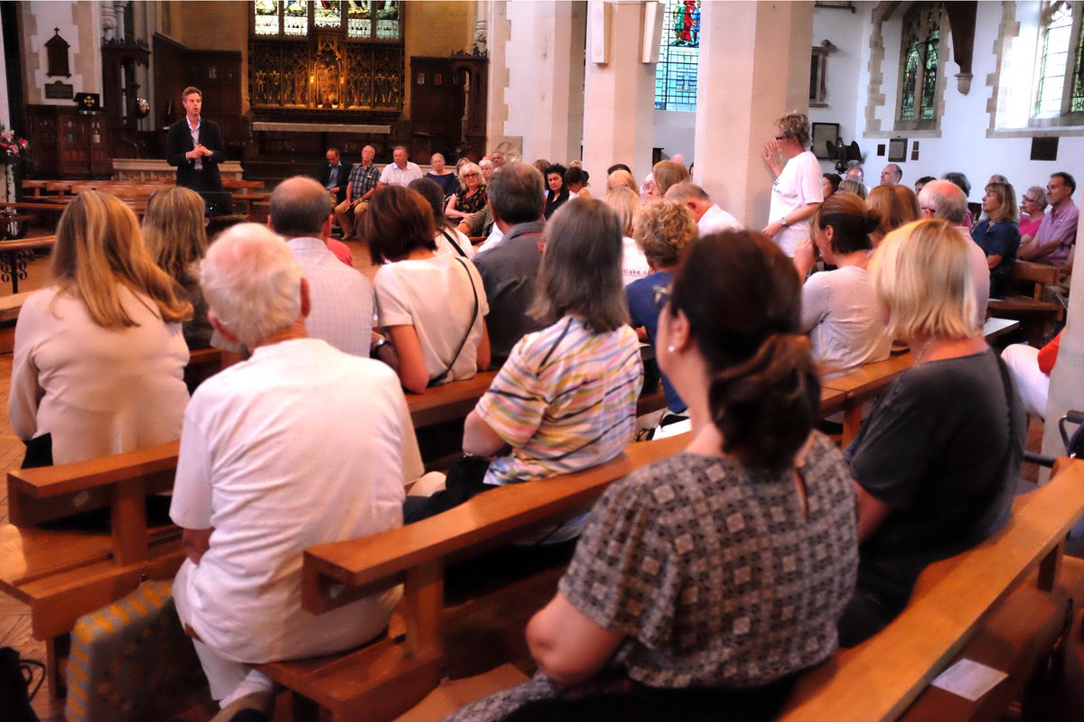 Mike35prime's tweet photo. Full house at St Mary’s for #lovemortlake https://t.co/bpAiCmgRxt
