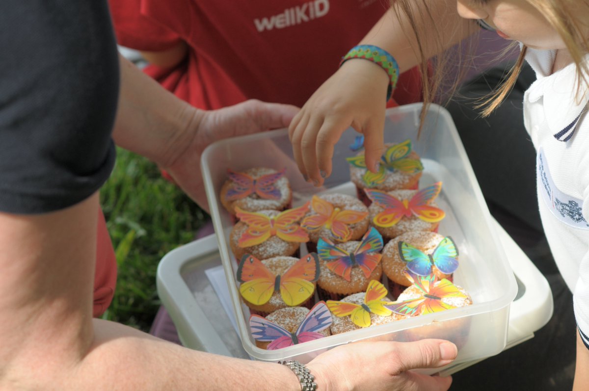 BSB_KS1's tweet photo. 1st Bucharest Rainbows hold Pot of Gold party as girl moves on to Brownies
Daria &amp; Vicky make Promise #BGIFC @Girlguiding @britishschoolro https://t.co/EhkxSt3Gl0