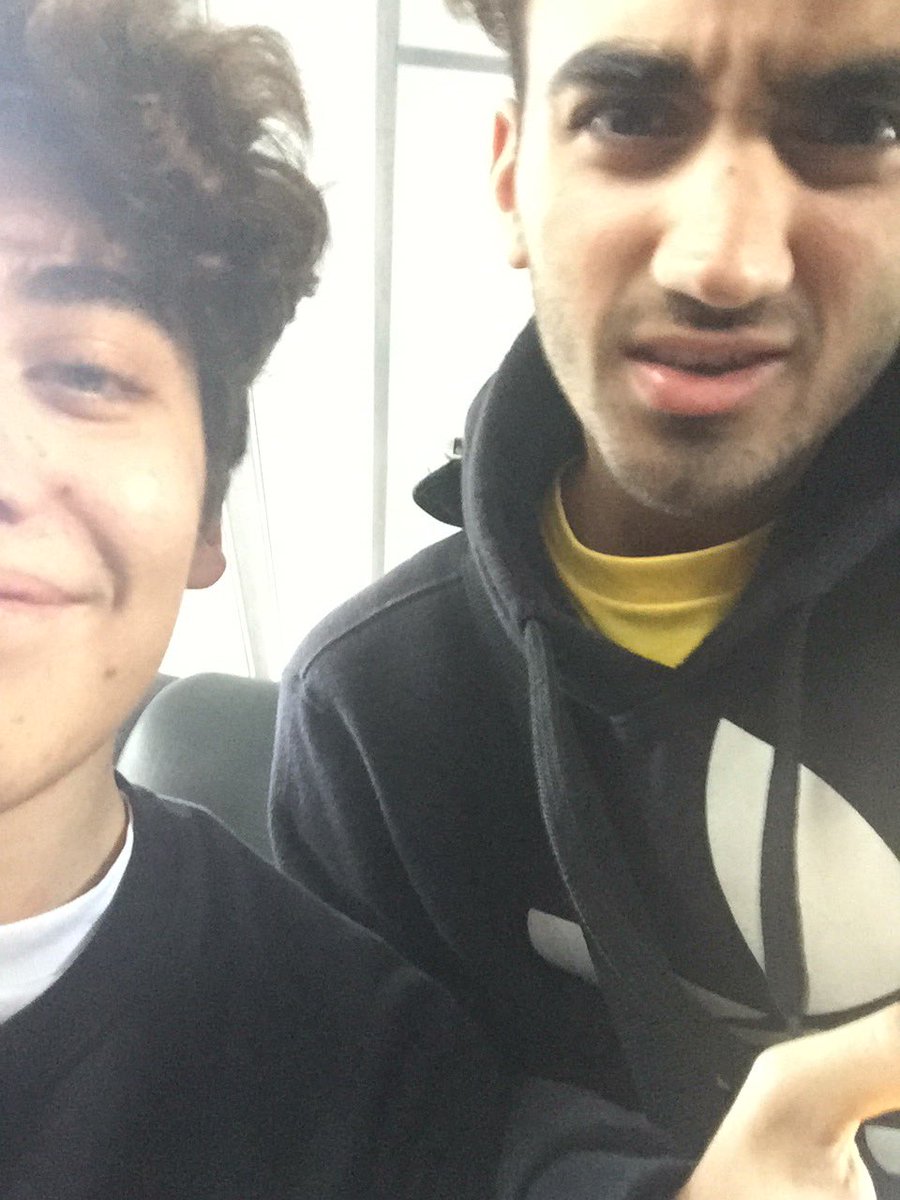 QuintoKC's tweet photo. #selfieenelbondi en el 105 @LINEA105 @mediabustv manu y juanchi https://t.co/gCIzo1G6EE