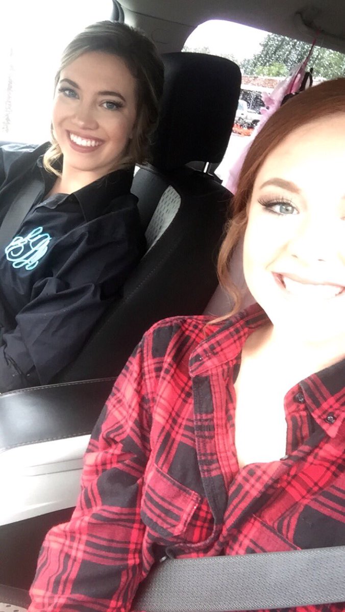 michellecourv's tweet photo. @sydwillii shoutout to the time we started drinking wine straight from the bottle at 9am. 🍾 https://t.co/FExdkEvF1W