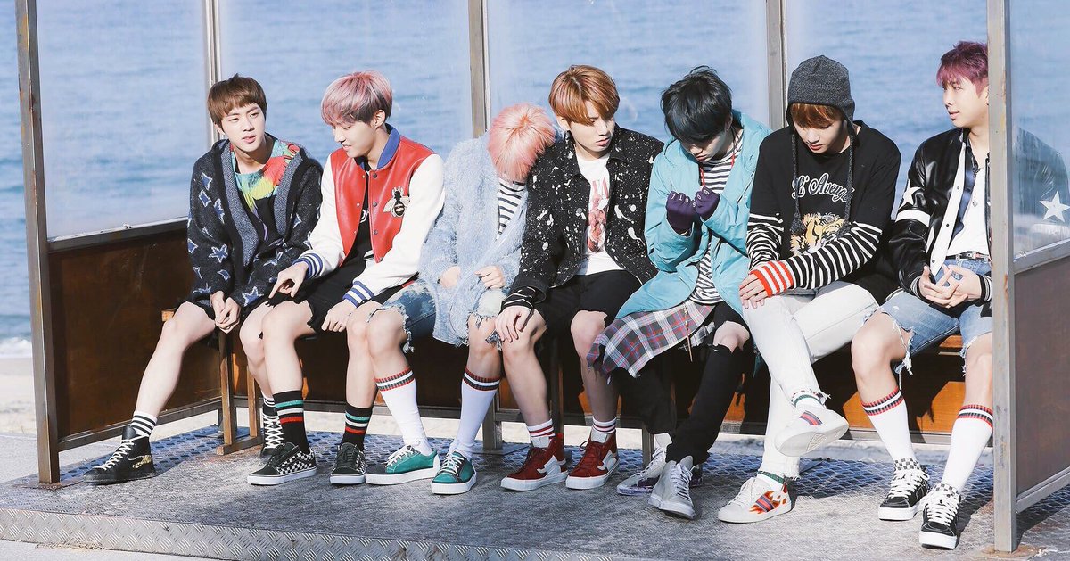 e_niaina's tweet photo. Army pour toujours✌✌
Nous soutiendrons toujours BTS. Army une famille👊👊
#YouNeverWalkAlone 
#4yearswithBTS https://t.co/K9wZQuSdfd