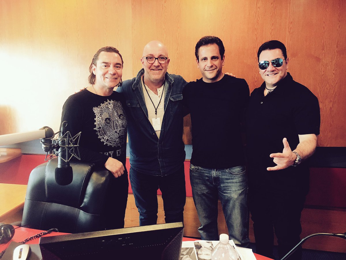 markatalent's tweet photo. El talentoso @GRUPOOKEY en entrevista con @inakimanero para @siempre889 #Aventura2017 👏🏻👏🏻 #TalentoMarka https://t.co/1nVBPrrYu6