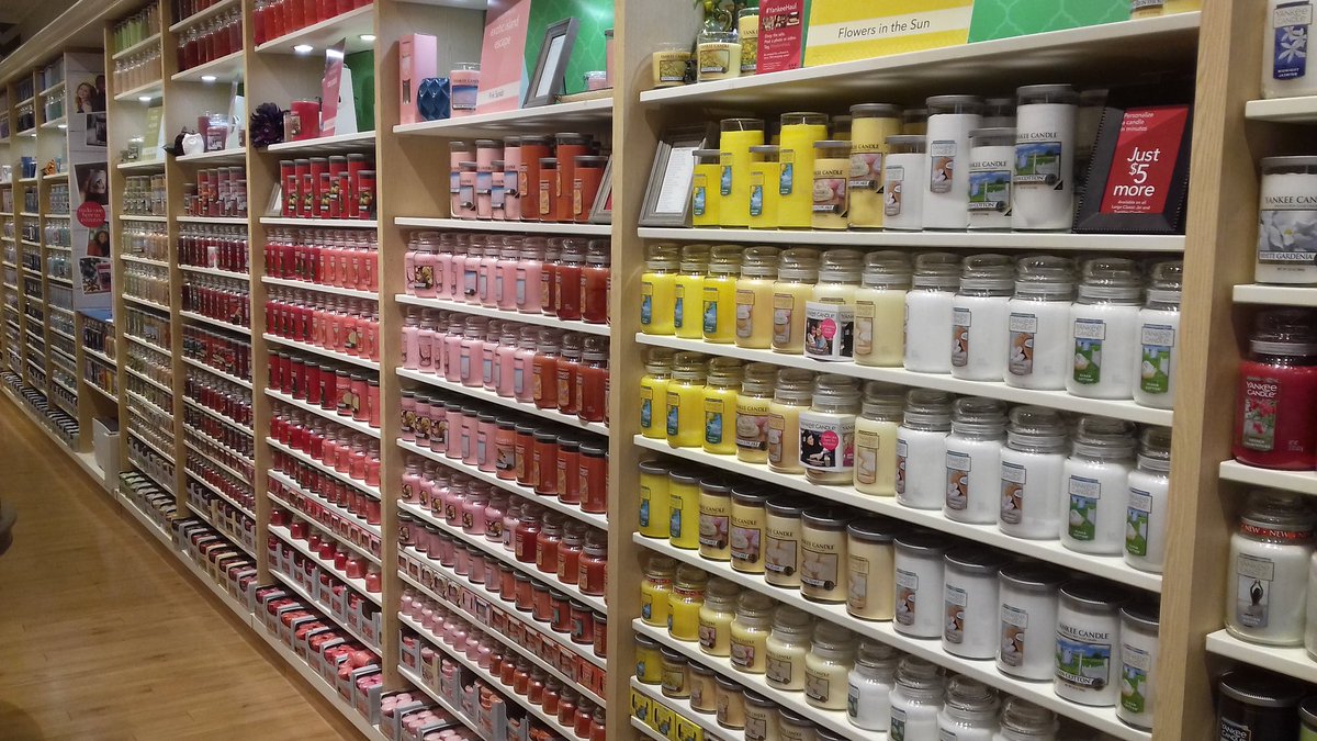 buscodesign's tweet photo. @TheYankeeCandle #providence mall https://t.co/gYB8EyYcvZ