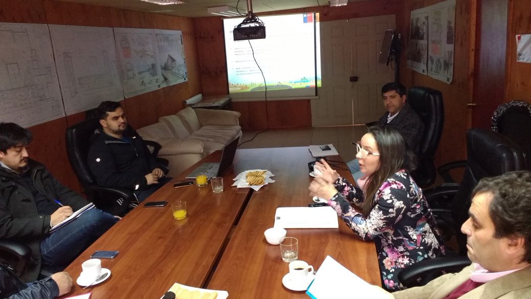 MindepBiobio's tweet photo. Atención Tirúa!! Seremi Leonardo Baño informa a alcalde Adolfo Millabur que fueron seleccionados para asesoría en plan comunal de deportes. https://t.co/ZwxmhozGcr