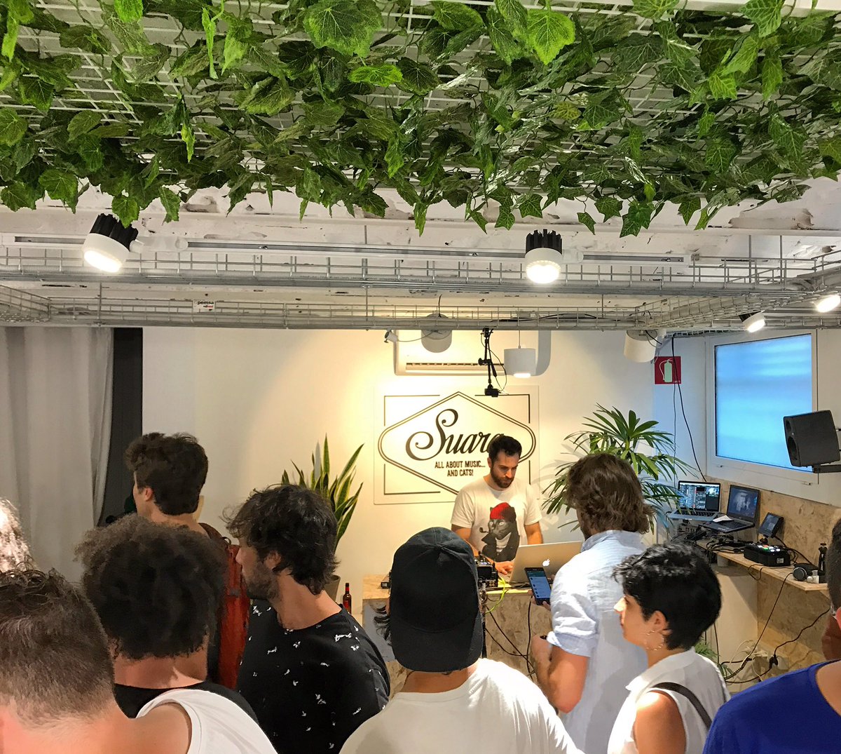 LluisRibalta's tweet photo. Showroom del sello @SuaraMusic , @coyumusic pinchando en Suara Store ....A tope!! #offsonar2017 #sonarweek #barcelona #music #party #friends https://t.co/rXYLGchY0W