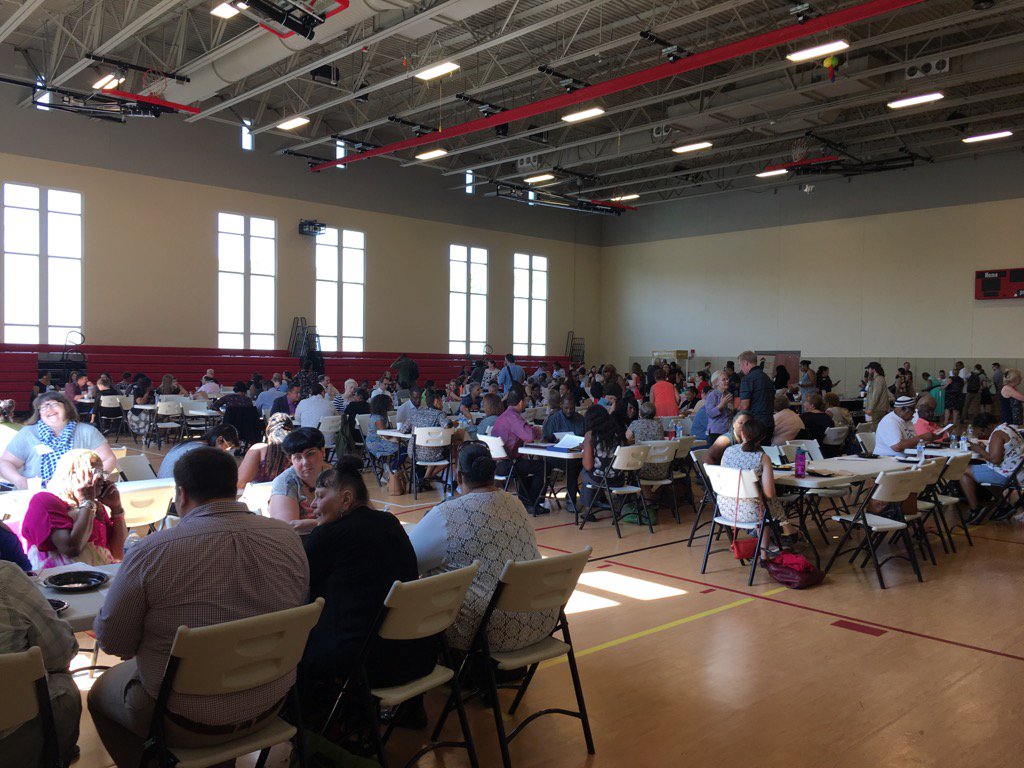 AllChicago_MHH's tweet photo. Well, that's a wrap! Thanks to all who came to the #AllCoC meeting. Together we are ending #homelessness in Chicago. https://t.co/qTmDswON64