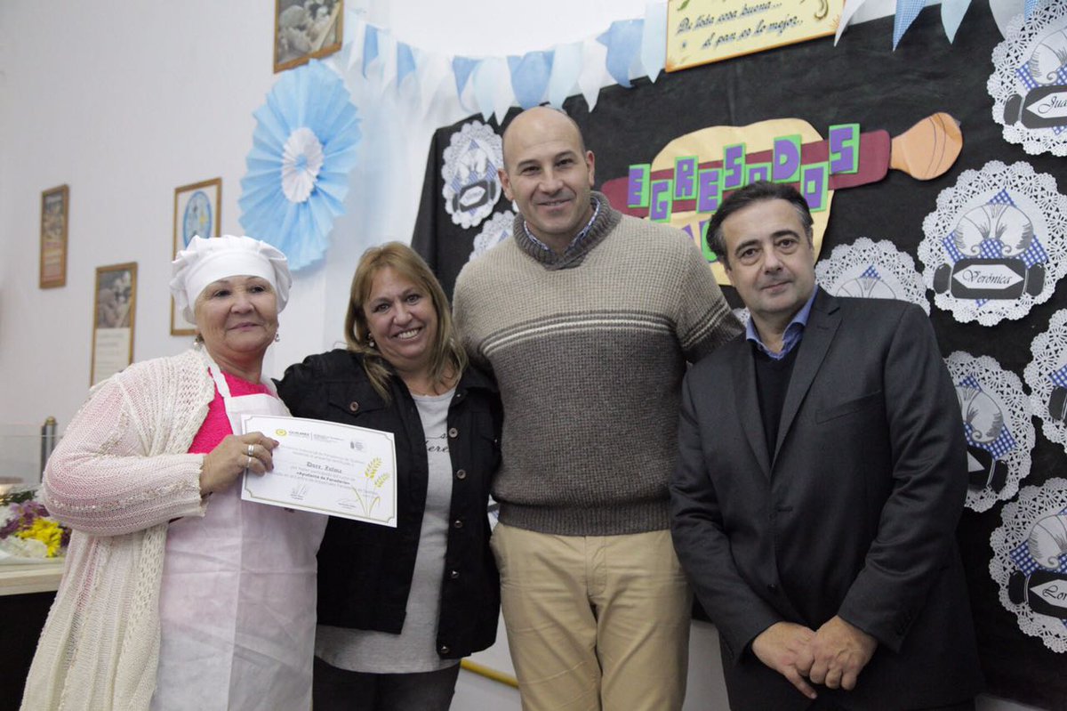 YoSoyMartiniano's tweet photo. #Hoy cierre del curso de panadería en el Centro de Industriales Panaderos #Quilmes https://t.co/7EO86iEzoy