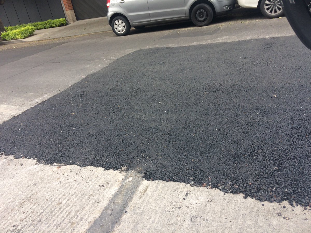 chiolasso's tweet photo. Gracias @DelegacionBJ por venir a parchar la calle, EL PROBLEMA ES QUE NO ARREGLARON LA FUGA! @GobCDMX @supercivicosmx @enladelvalle https://t.co/JNPvaLOUdx