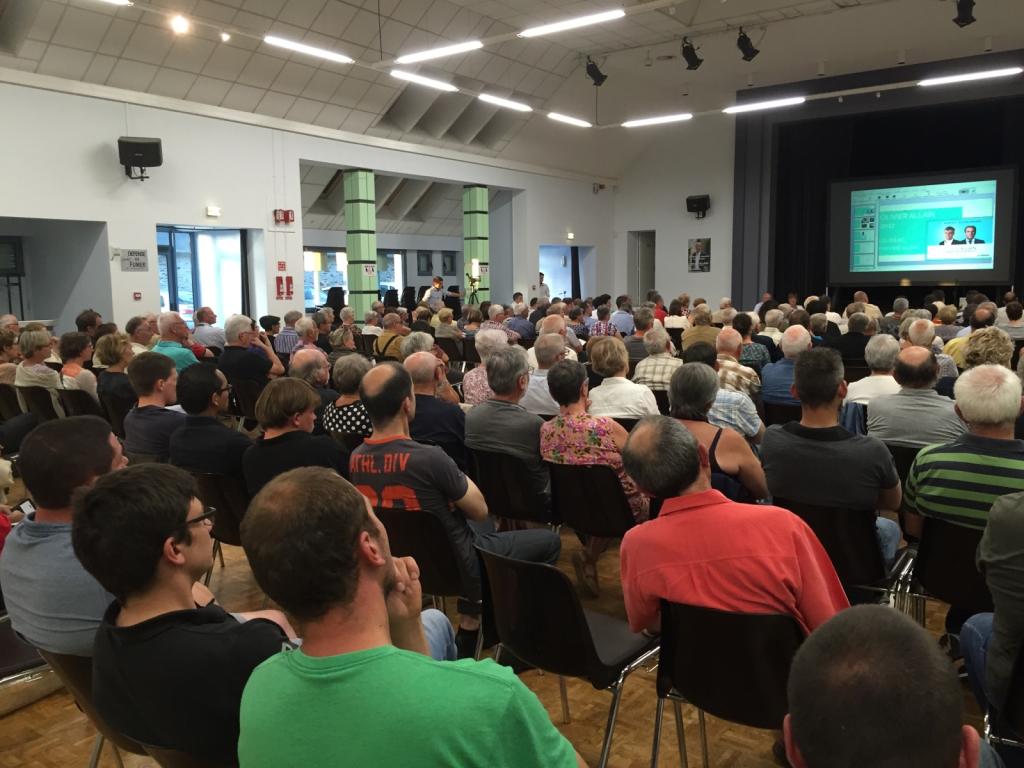 oallain2017's tweet photo. 350 personnes ce soir à Loudéac pour ce premier meeting du second tour !#laRepubliqueEnMarche #legislatives2017 #2ndTOUR https://t.co/N6PZGOULob