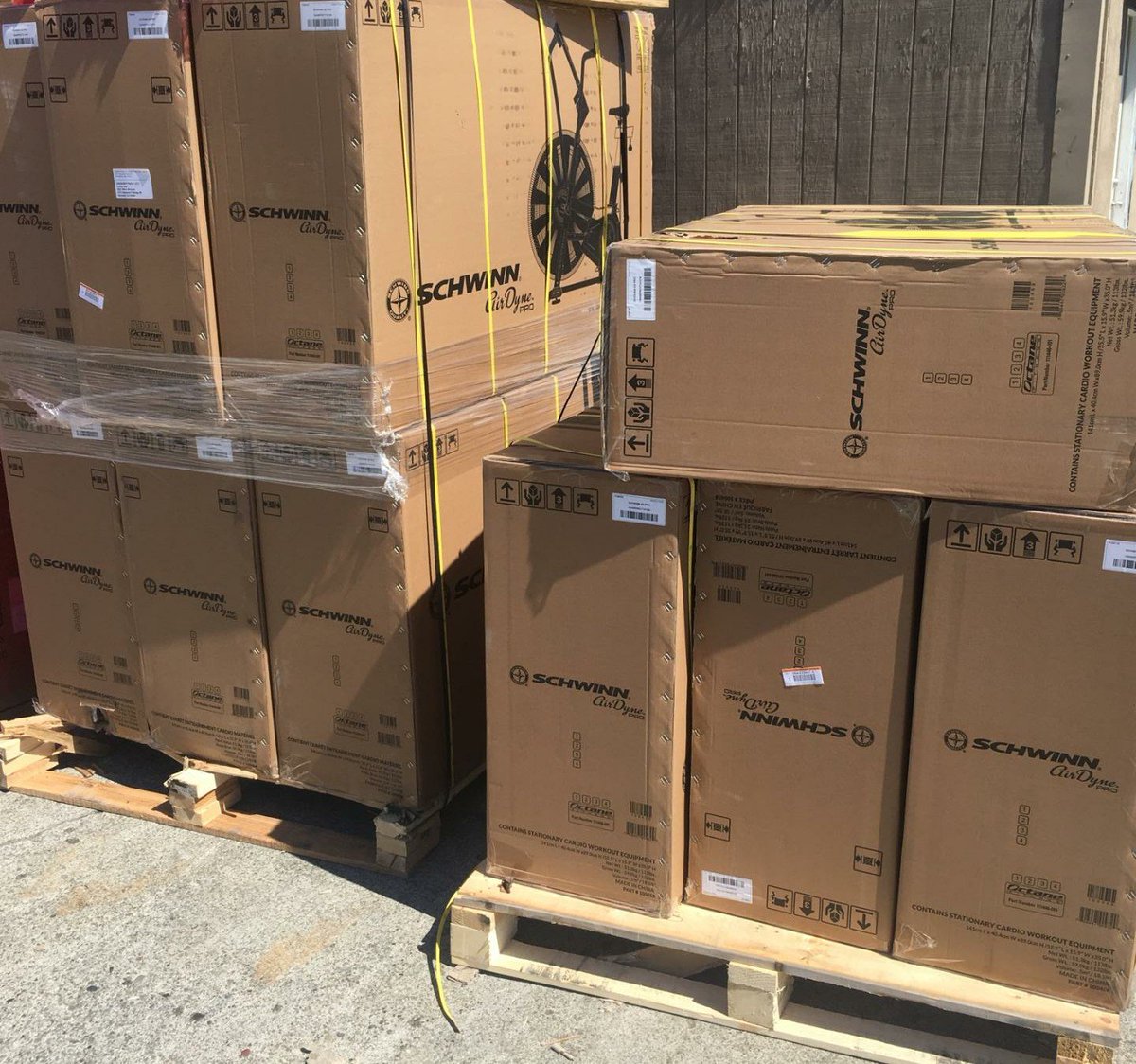 lalannebootcamp's tweet photo. Christmas came early! Let the "unwrapping" begin. 
#lalannebootcamp #lalanne #bootcamp #castrovalley #schwinn #airdyne #hiit #EPOC #fitness https://t.co/ExsyjefAWx