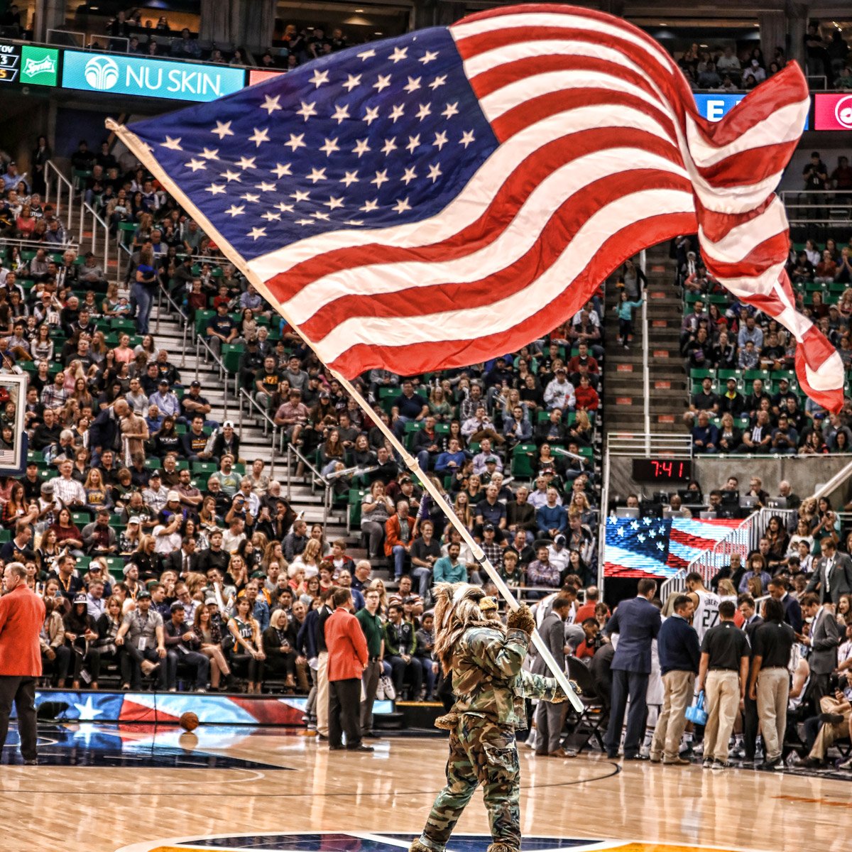 Happy #FlagDay!! 🇺🇸🐻 https://t.co/WaeXuBEa2i
