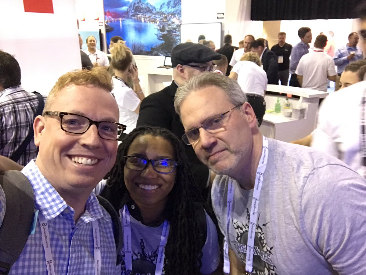 openeyeglobal's tweet photo. #crewspot @The_AVLife @Barco #infocomm17 https://t.co/3EJwBNx0RR