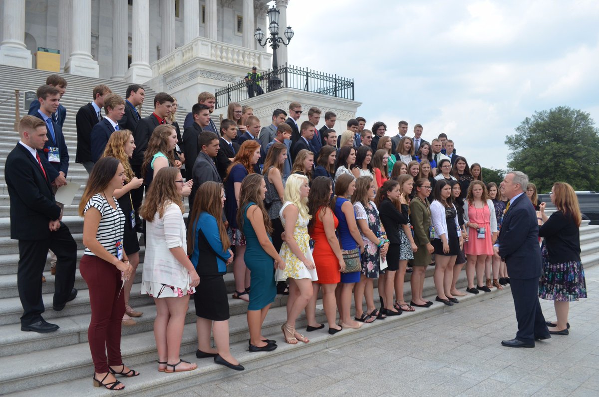 SenatorDurbin's tweet image. The future of rural Illinois is bright thanks to the leadership of these 69 high school students visiting DC w @IllinoisCoop Youth Tour