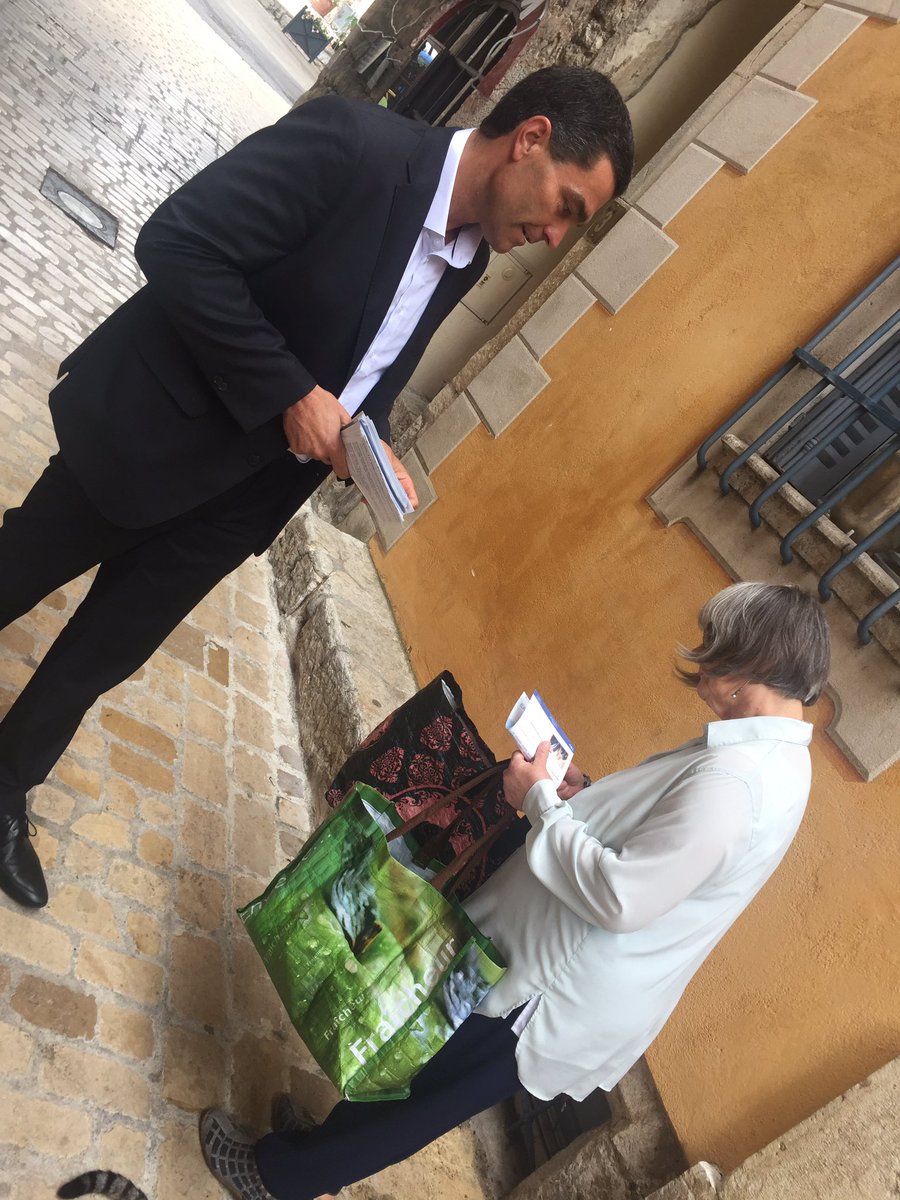 AlexndraBorchio's tweet photo. Matinée à #TourrettesSurLoup aux côtés du maire Damien Bagaria à la rencontre des habitants de ce merveilleux village #Pauget2017 #Circo0607 https://t.co/KDSjn8nnN9