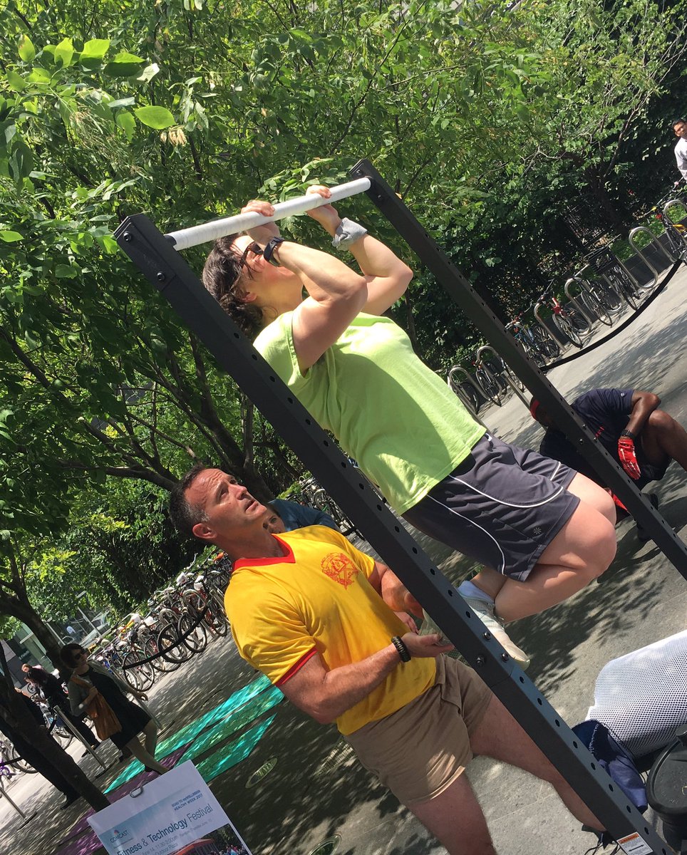 comcastcareers's tweet photo. Awesome day on the plaza with the ERG Fitness + Technology fest.  Great way to learn about ways to get active #ComcastHealthyWeek https://t.co/EZUrM3W27I