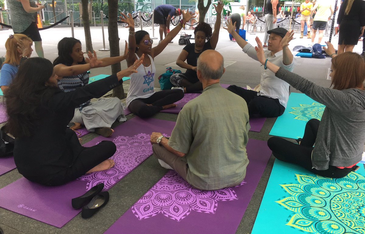 comcastcareers's tweet photo. Awesome day on the plaza with the ERG Fitness + Technology fest.  Great way to learn about ways to get active #ComcastHealthyWeek https://t.co/EZUrM3W27I
