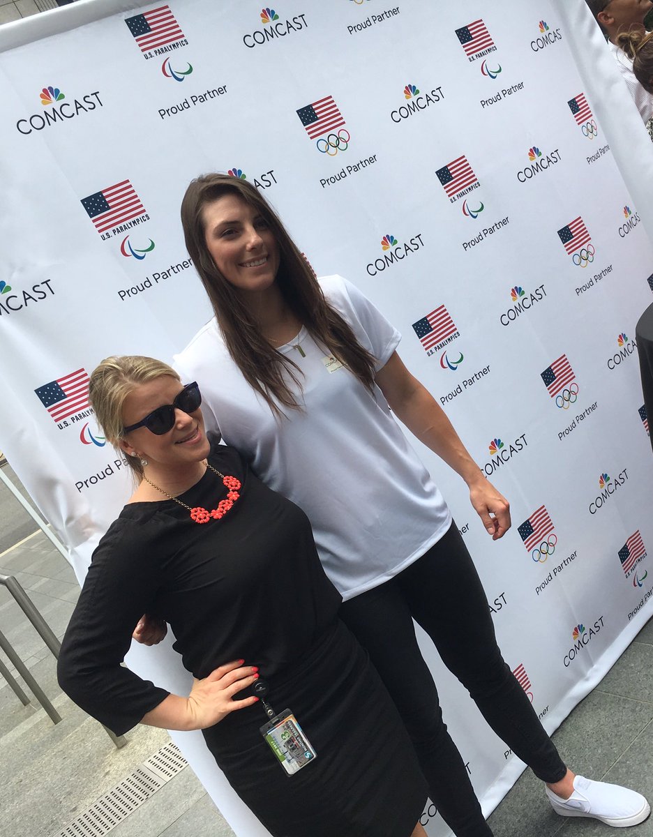 comcastcareers's tweet photo. Awesome day on the plaza with the ERG Fitness + Technology fest.  Great way to learn about ways to get active #ComcastHealthyWeek https://t.co/EZUrM3W27I