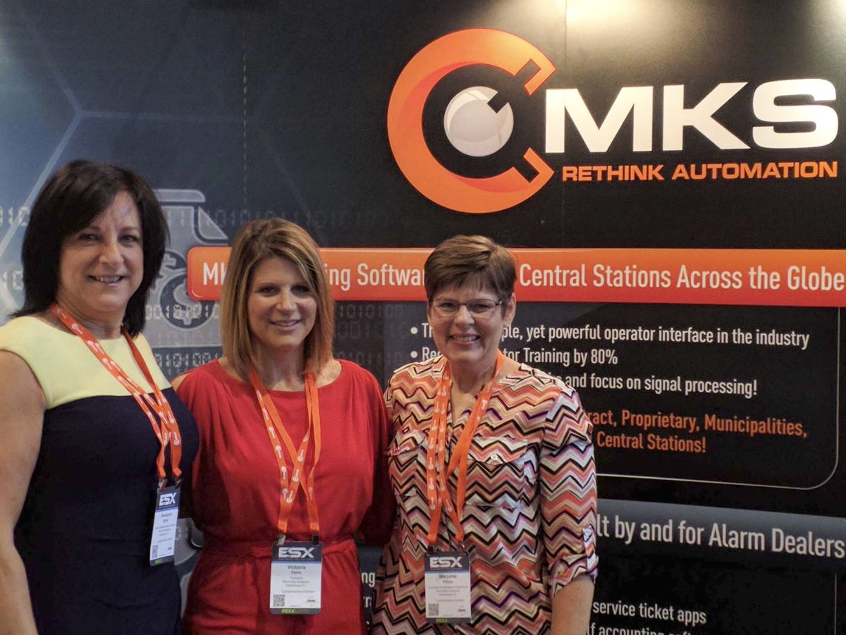 Micro_Key's tweet photo. The MKS team is having a great first day! #ESX2017 #Booth226 https://t.co/ywvFh5Hirw