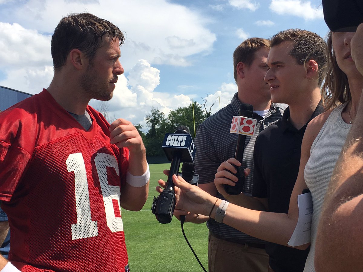 nicoleINDYtoday's tweet photo. @cliffWISH8 talking with players after #ColtsMiniCamp Day 2 🏈 #ColtsWatch8 https://t.co/d0vI8O3JWK