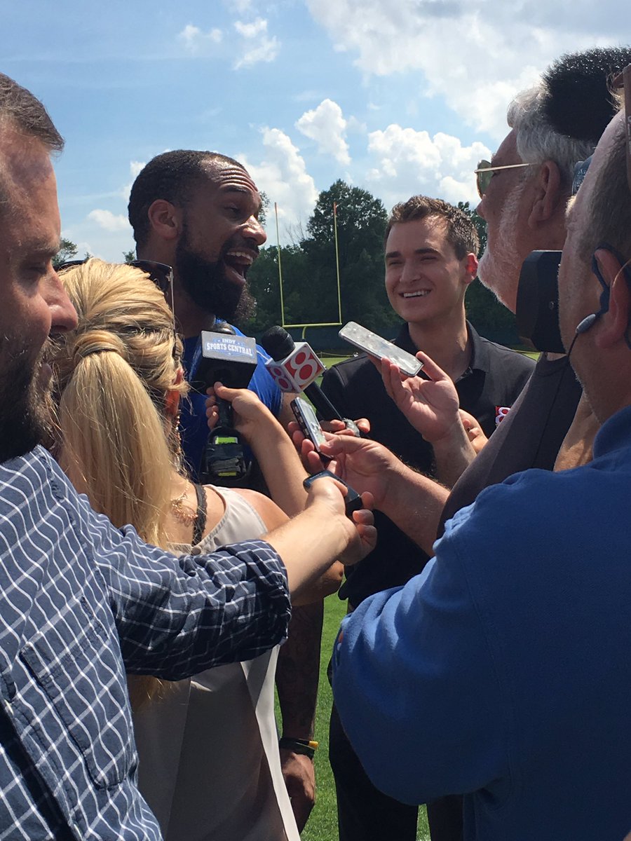 nicoleINDYtoday's tweet photo. @cliffWISH8 talking with players after #ColtsMiniCamp Day 2 🏈 #ColtsWatch8 https://t.co/d0vI8O3JWK