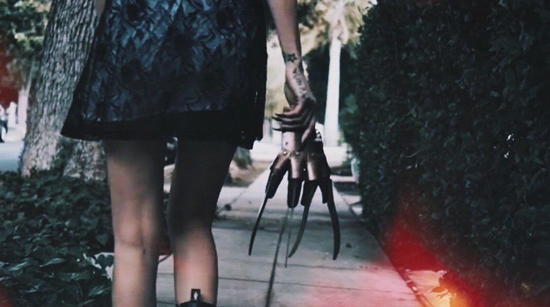 vladahlmjd's tweet photo. "Welcome to Primetime Bitch"  😜🔪 New absolutely ahhmazing video by @HorrorVixen__ 🖤❤️🖤 #Frightseeing  #ANightmareonElmStreet 🏠#HelloHorror 🔥 https://t.co/M0pSLCW6To