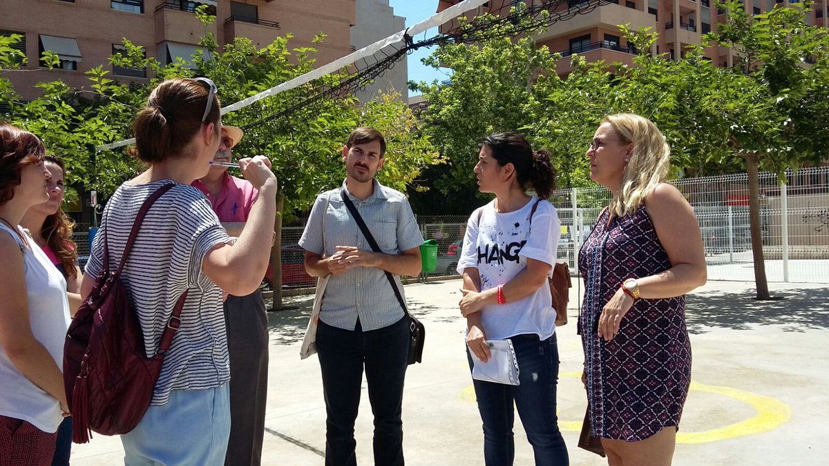CompromisVLC's tweet photo. Una vegada més @sergicampillo_ ha acudit per a escoltar de primera mà les necessitats d'actuacions de manteniment d'un col·legi. #CEIP103 https://t.co/zWXoDaE3n8