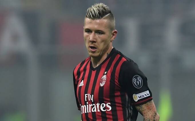 Kucka ligin ustunde bir ortasaha oyuncusu. 