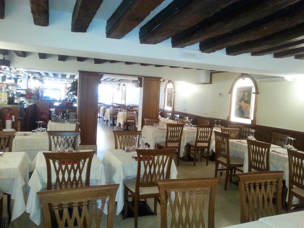 Augusta chair.
Ristorante pizzeria Al Gazebo a Venezia.
#chair #venice #ellero #sedie #manzano #restaurant #food