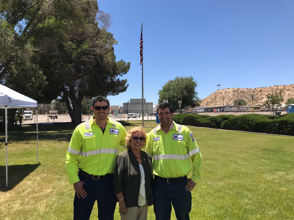 Thanks to our Victorville mayor for visiting us to witness our flag retirement ceremony👍😀