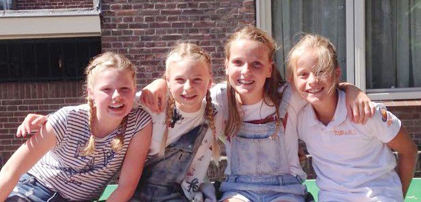 Leerlingen organiseren actie hotdog voor ALS amalia-astro.nl/leerlingen-org…