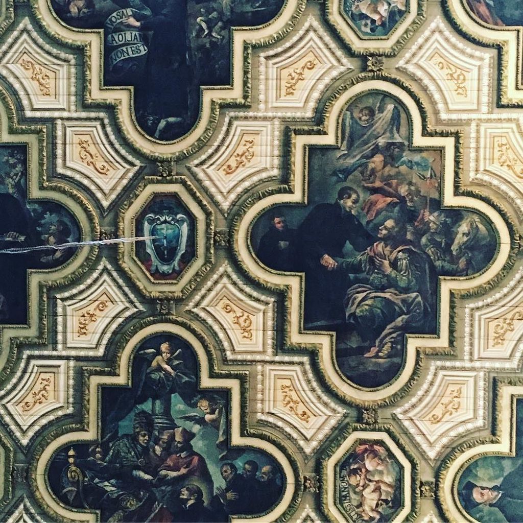 MalinaCorpadean's tweet photo. #divinegrace #ostuni #churchceiling https://t.co/7Mw0Zt6NGP https://t.co/ftTKUmmXXk