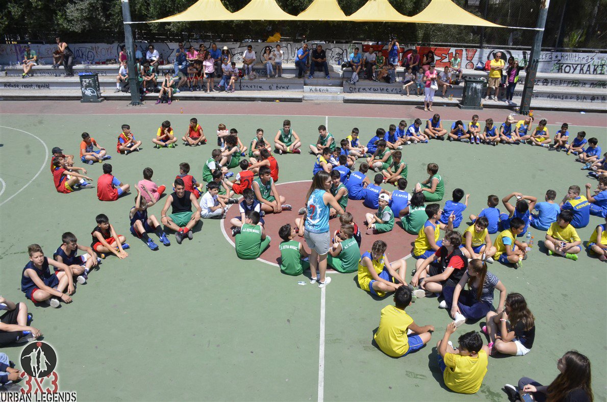 3x3UrbanLegends's tweet photo. Forming the Olympic circles in the first @3x3UrbanLegends tournament after the historical announcement of IOC @FIBA3x3 https://t.co/6VVbomJ1X5