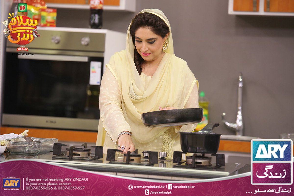 aryzindagipk's tweet photo. Cooking segment with #ChefSumaira!!β€οΈ
#SalamZindagi #ARYZindagi #FathersDay #Pehlaj @faysalquraishi https://t.co/IWCEXG1TTR