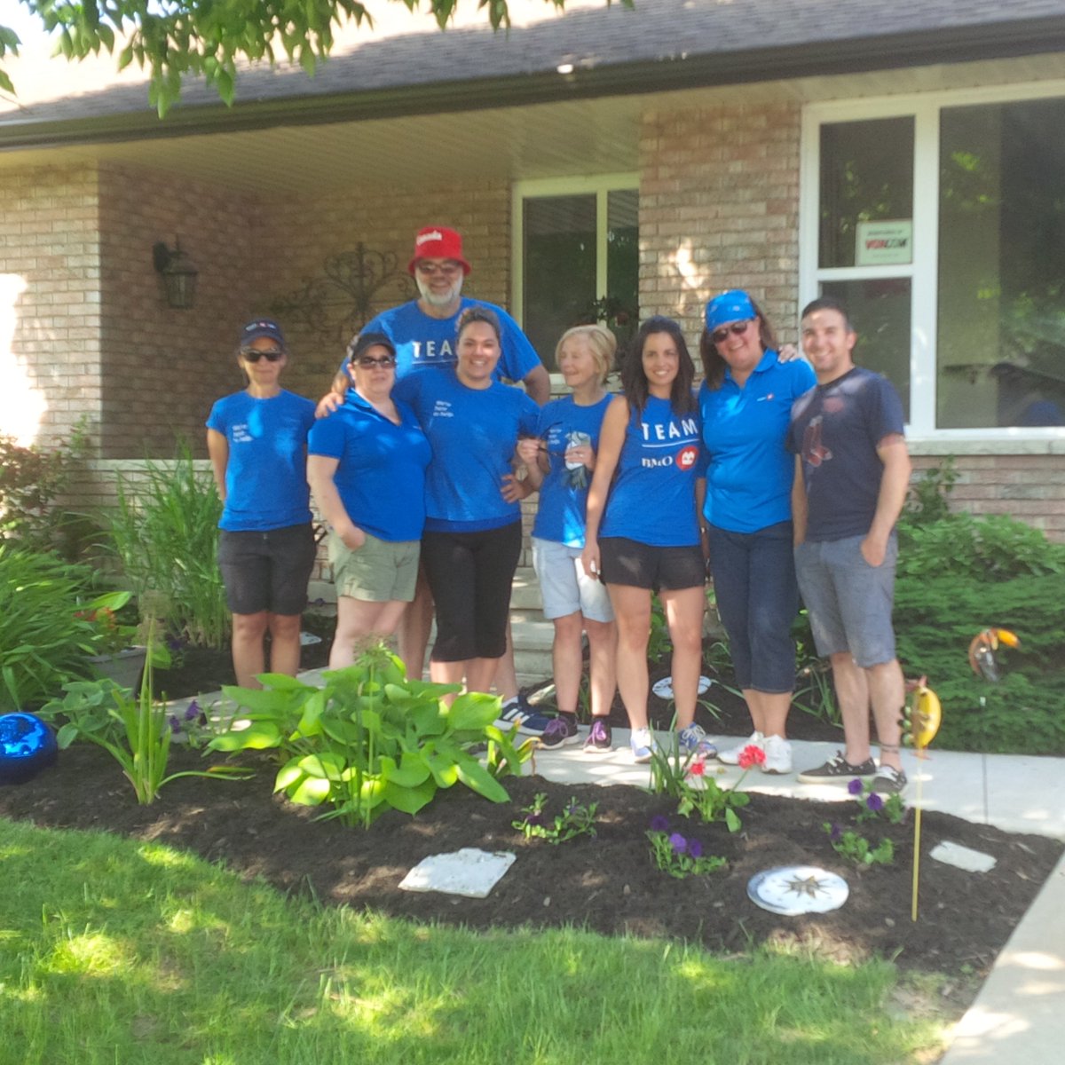 RickBolzon's tweet photo. Team KW lending a helping hand #swodrocks @BarkerMerz https://t.co/LbgvpeWUL7