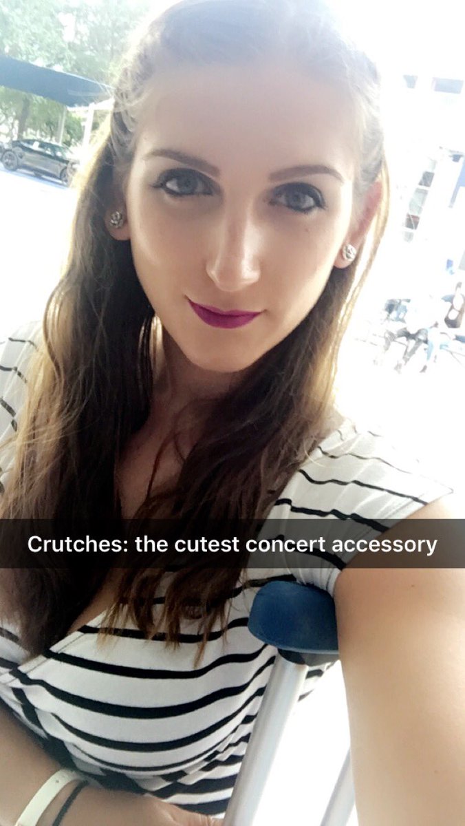 CompulsiveNails's tweet image. Waiting in line to meet @chancetherapper crutches and all!