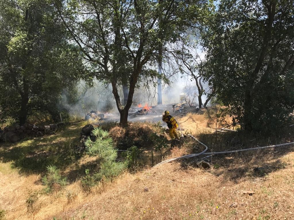CALFIRE_ButteCo's tweet image. #LostFire [Update] Firefighters doing a hose lay on the fire, forward progress has been stopped at 1/4 acre.