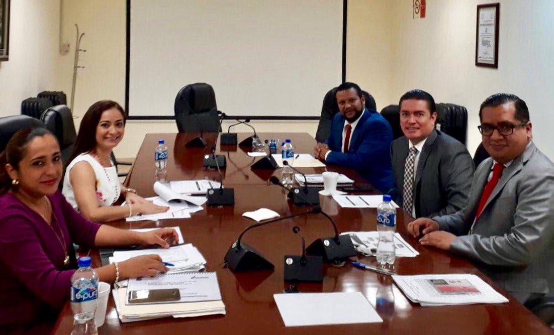 IDAIPQRoo's tweet photo. #AlMomento reunión de trabajo entre personal del @InfoDF e @IDAIPQRoo en materia de #ProtecciónDeDatosPersonales y #Archivos https://t.co/Rl7vqG6QAt