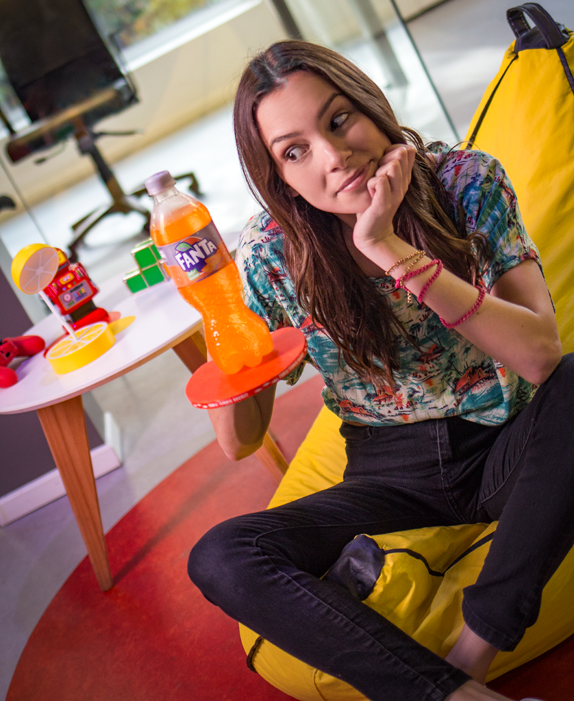 Te encanta, se la banca, nunca te falta ¿Con qué más rima Fanta?