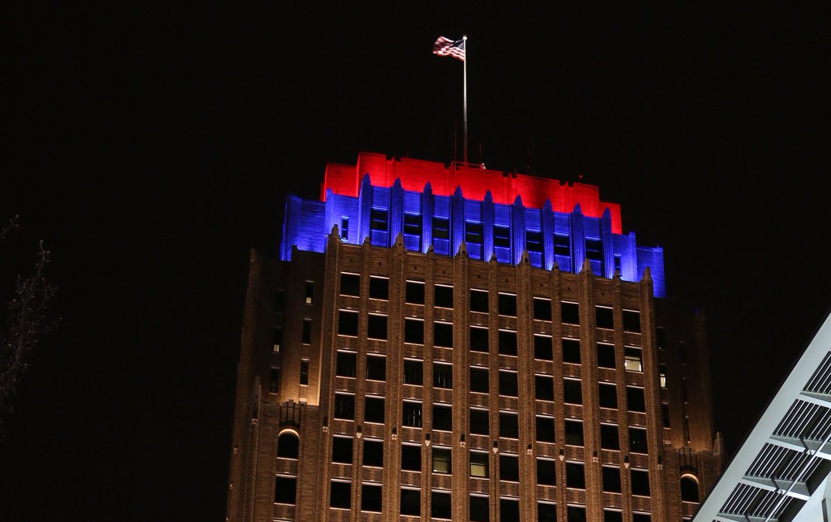 PPLCorp's tweet image. Happy #FlagDay! The #PPLTower is aglow as we honor our #starsandstripes