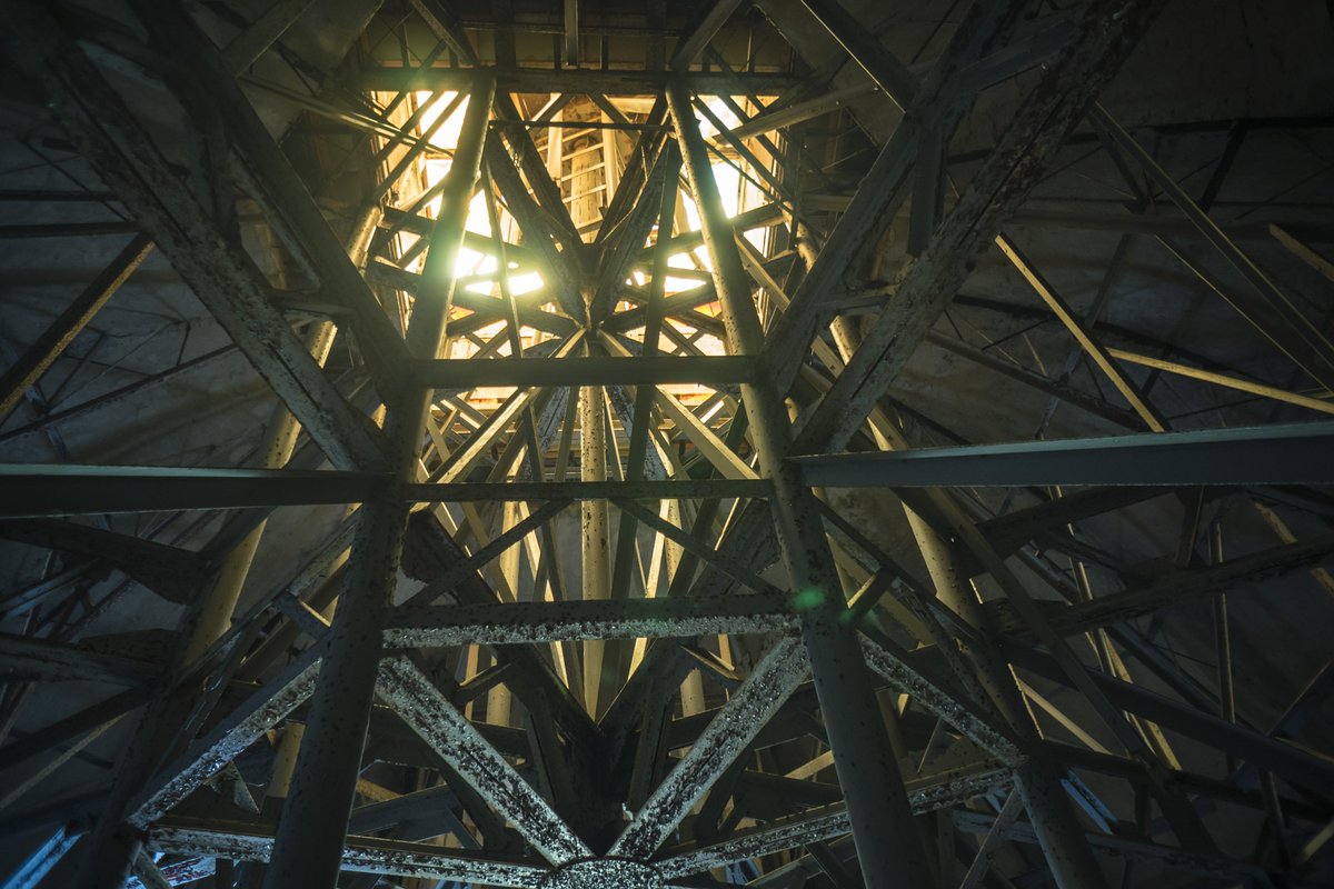 ᗢ𝔼𝕝𝕦𝕟𝕒ᗢ Twitterissa 色々見所のある宗教施設廃墟 外から見ると胡散臭い仏舎利塔のような部分も中は木材が複雑に入り組んでいてすごくカッコいい やはり何でも上っ面だけでは本当の魅力はわからないものですな T Co Imrz7qdydd T Co