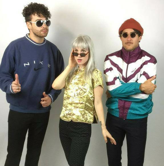 TheParamoreNews's tweet photo. New photos of @PARAMORE - new photoshoot. https://t.co/WI3GSmO9pi