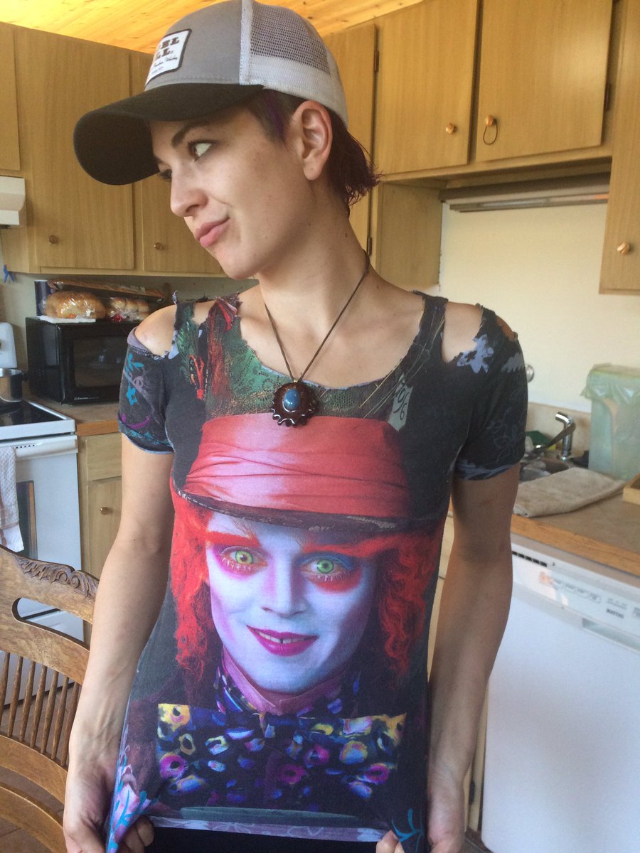 thejunkmales's tweet image. My friend would like to pledge her dedication to #bugnation and enlist in the #bugarmy