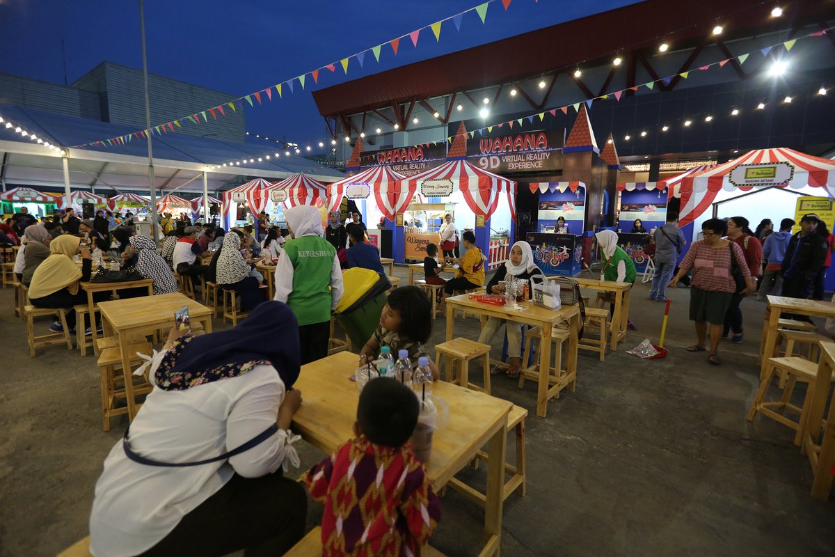 Kemandoran Pluis Friday Night Market - one of the jakarta's night markets