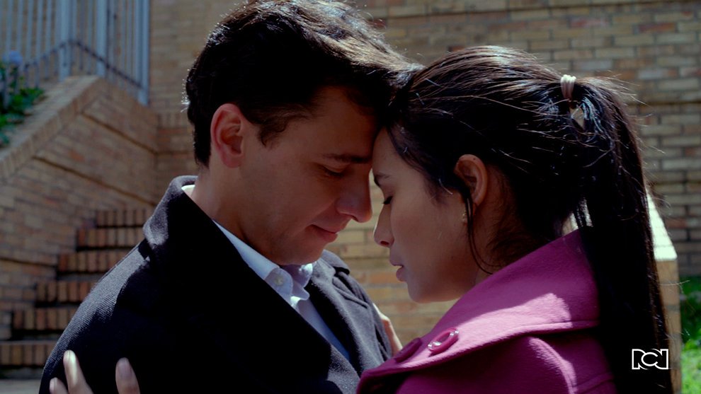 AmarilloAzulYRojo tweet media