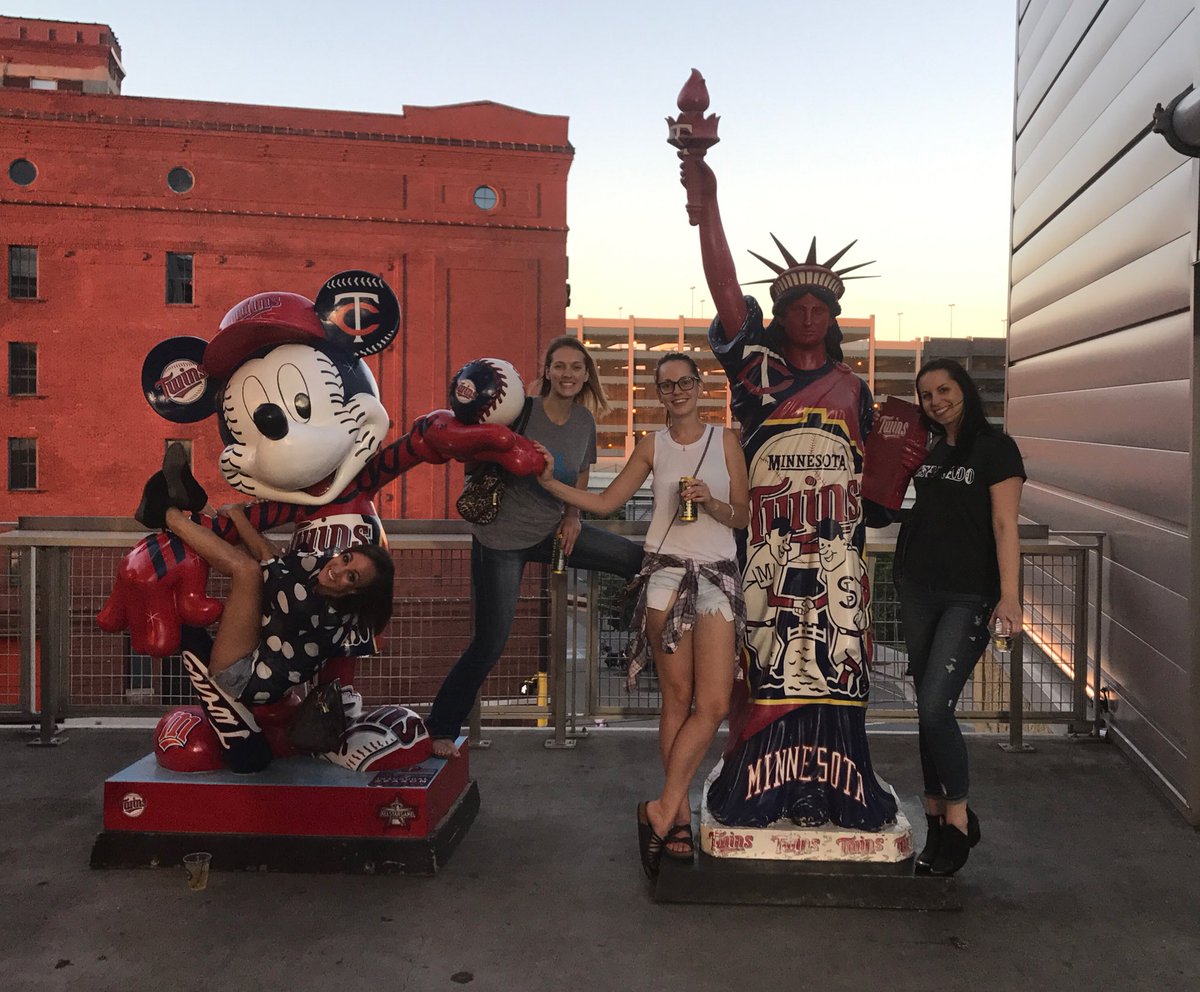 MiaBitty's tweet photo. #TwinsPics https://t.co/xrxKGVyOtH