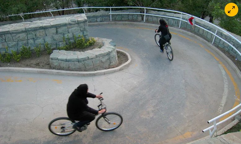 spokeslounge's tweet photo. Women in Iran are riding bikes, bikes are for everyone! https://t.co/SYlhItIxGe Nice job @guardiannews #selfmobile #spokesnational @cycling https://t.co/koSiZNh5DB