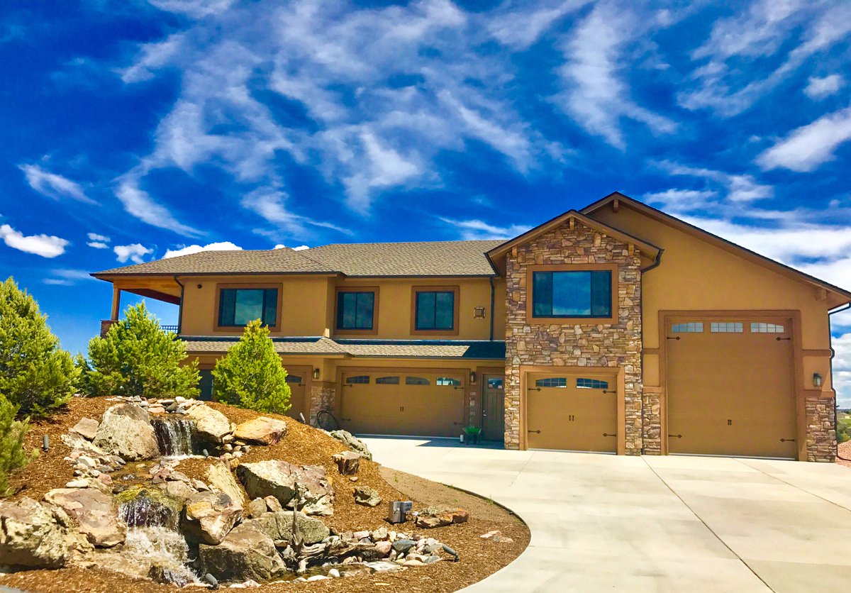 AGDColorado's tweet photo. A golden dream, the @wayne_dalton Sonoma 8500. 
Installed with #Pride by @AGDColorado 

#RealEstate #ColoradoDesign #LuxLiving #BuildCO https://t.co/Q3knE0dR0w